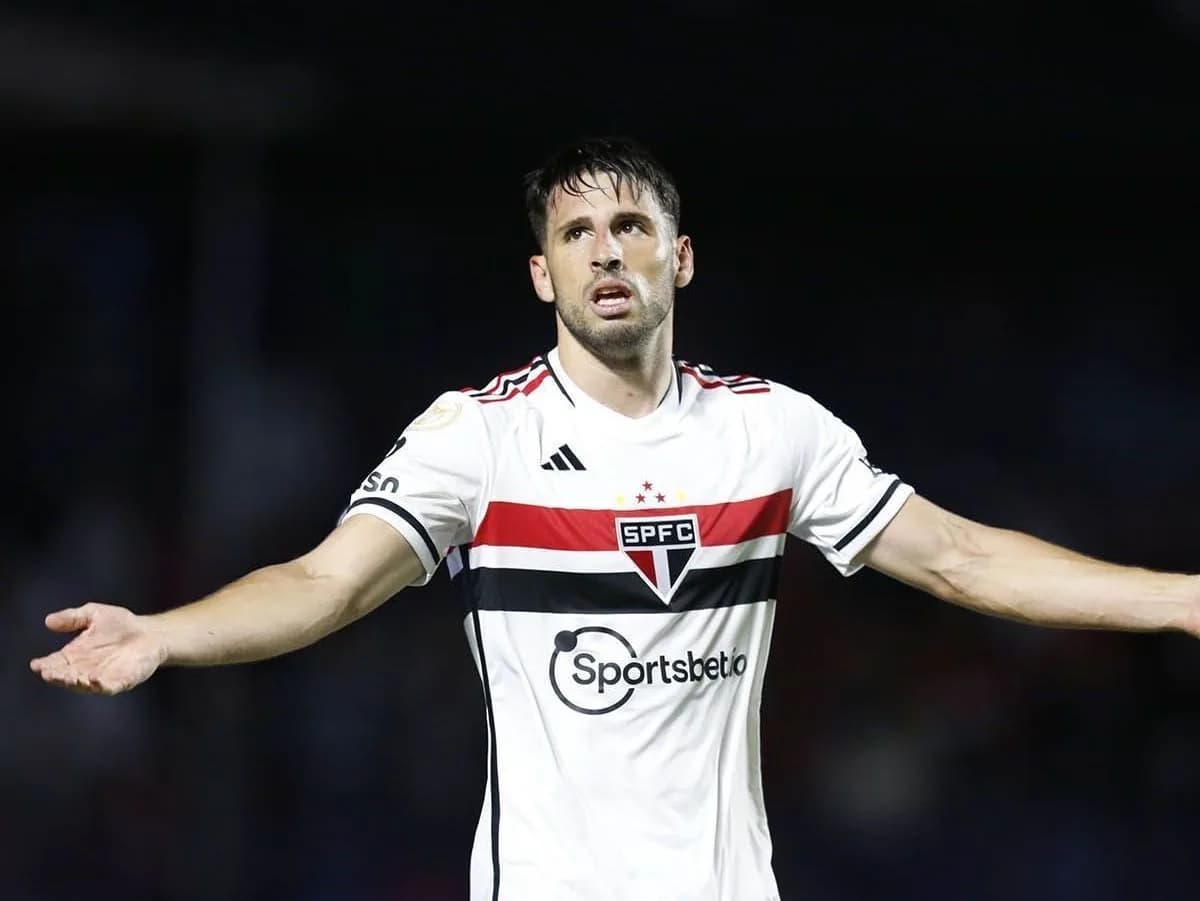 Flamengo bate o martelo sobre Calleri