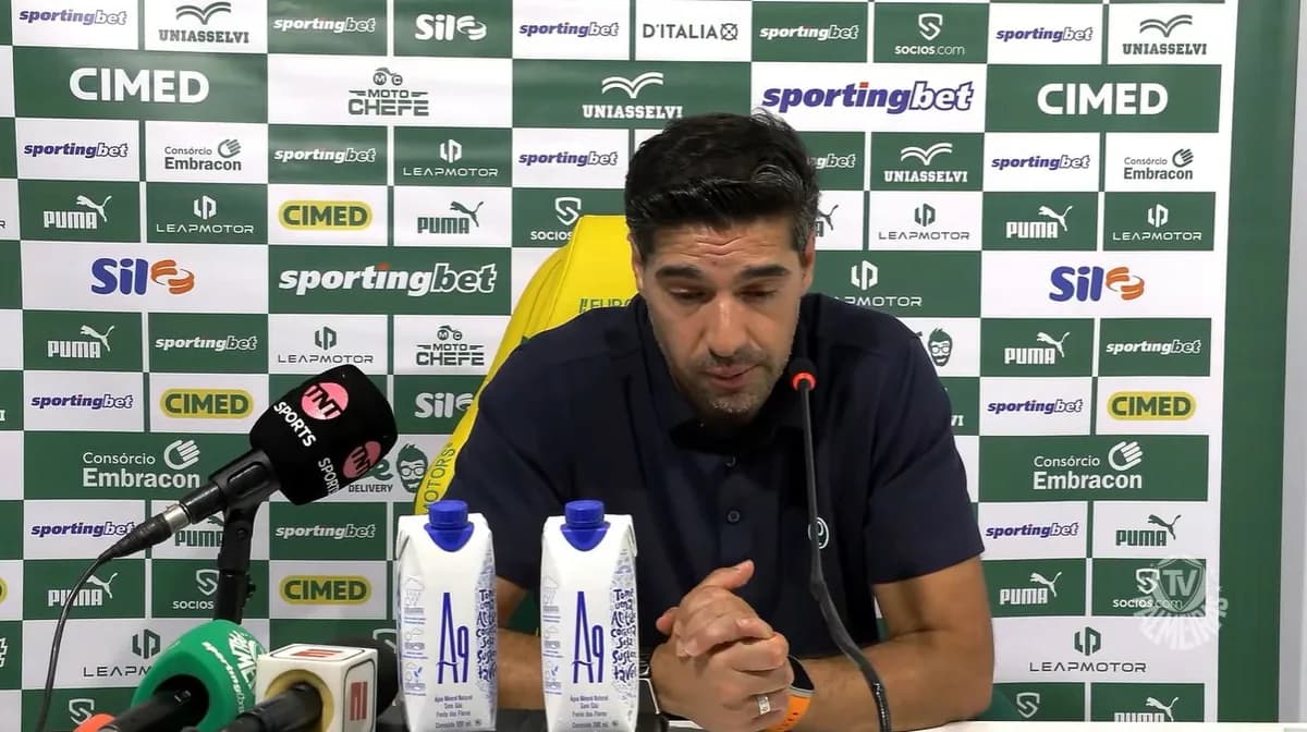 Abel Ferreira critica microfones no banco e cobra critérios iguais no futebol