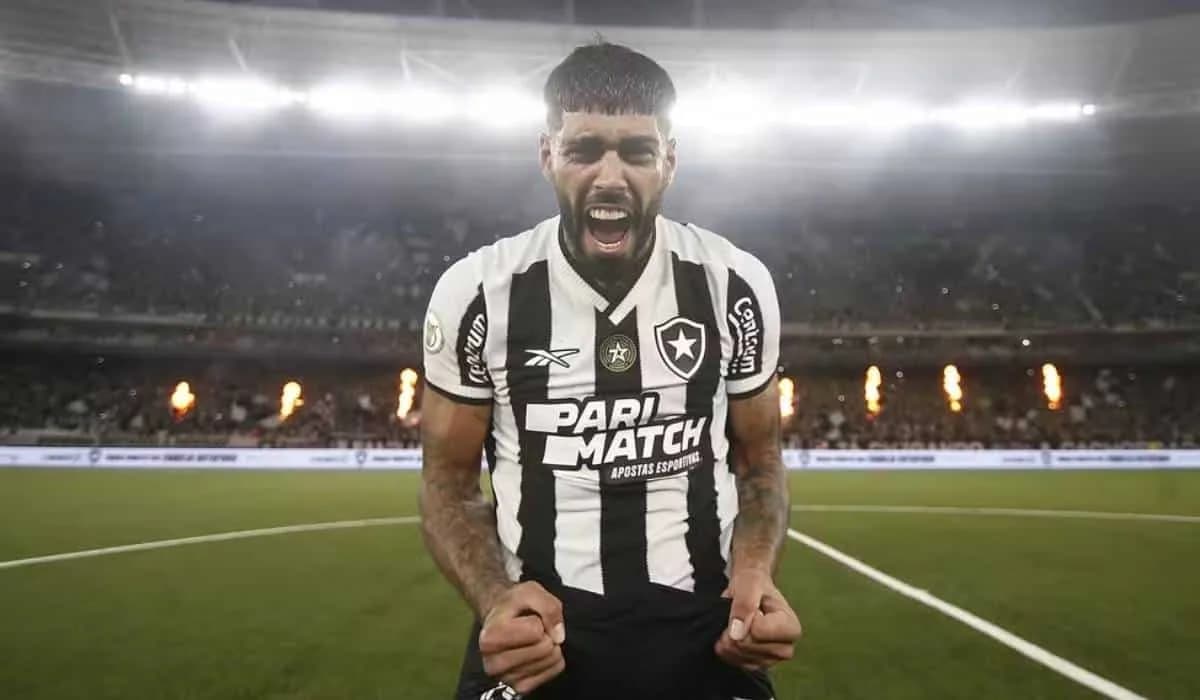 Palmeiras negocia com Barboza e pressiona o Botafogo