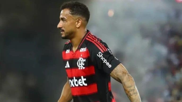 Danilo sofre nova lesão e está fora das estreias do Flamengo no Brasileiro e Libertadores