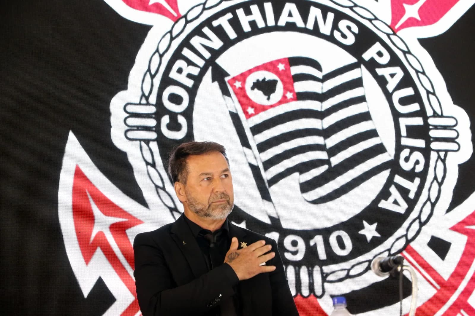 Corinthians está no mercado e já define +3 reforços em 2025