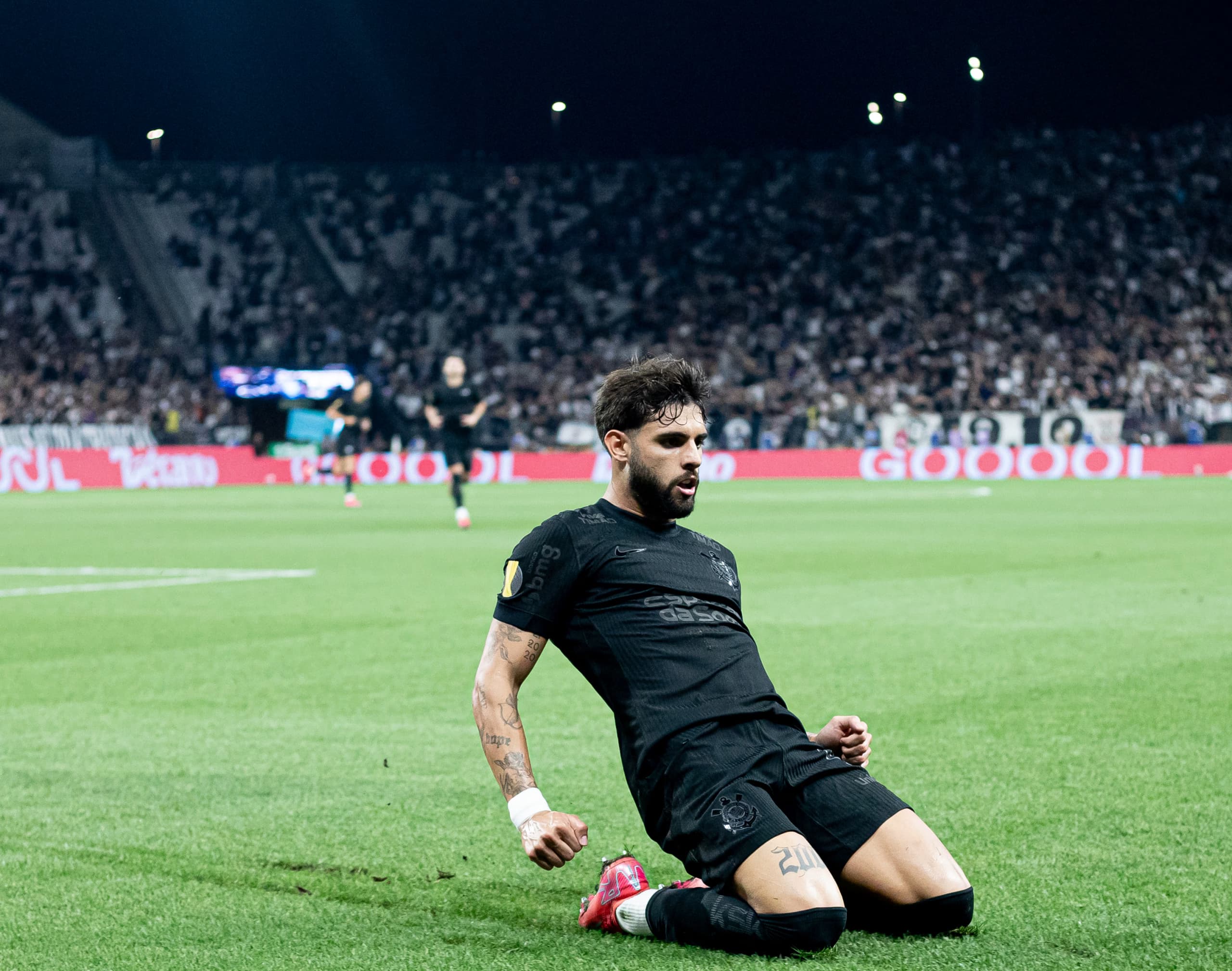 Jogadores do Corinthians criticam gramado de estádio do próprio clube: “Atrapalha”
