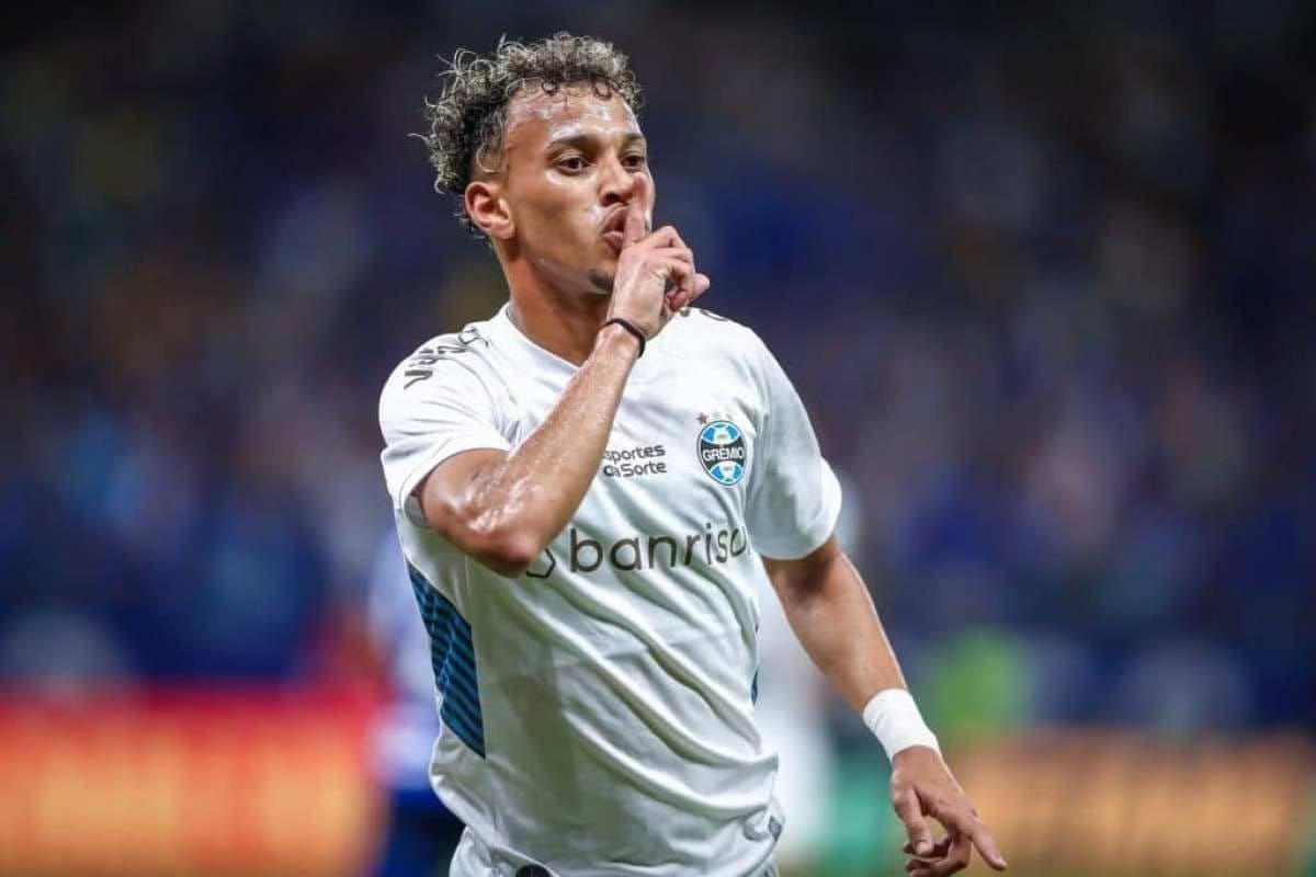 Palmeiras tem concorrência de peso para fechar com Bitello, do Dínamo Moscou