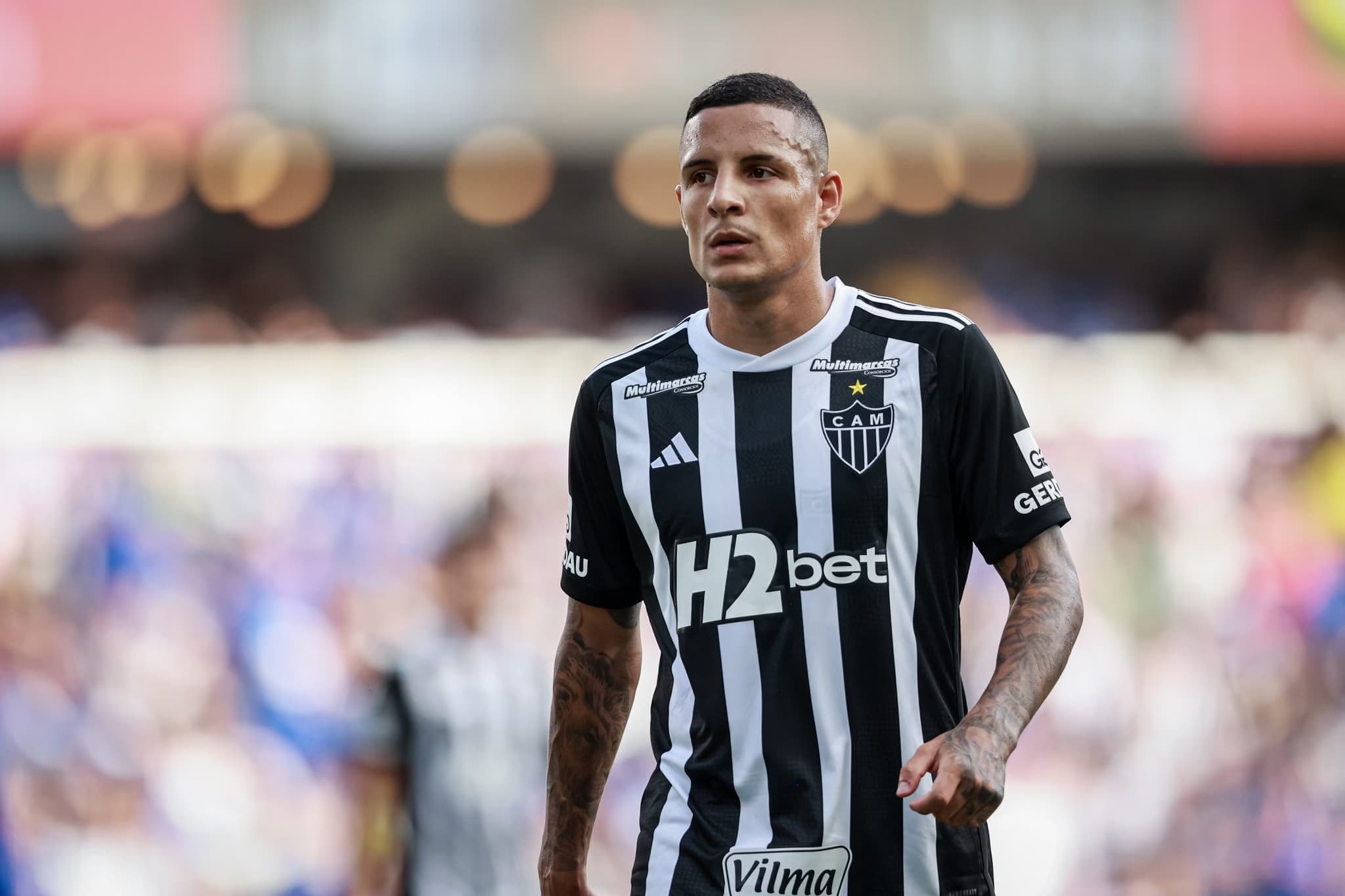 Guilherme Arana quebra o silêncio após negociação com o Corinthians