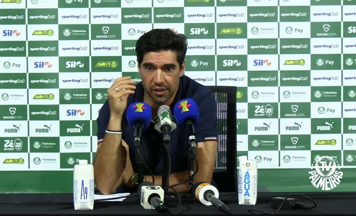 Abel Ferreira admite elenco curto e necessidade de reforços no Palmeiras