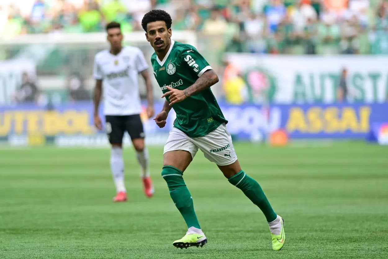 Palmeiras decide buscar novo camisa 8 após lesão de Lucas Evangelista