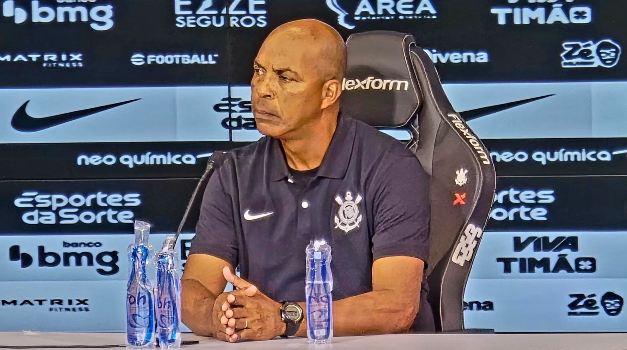 Interino encontra Corinthians ansioso no ataque e avisa: “Não encontrei terra arrasada”