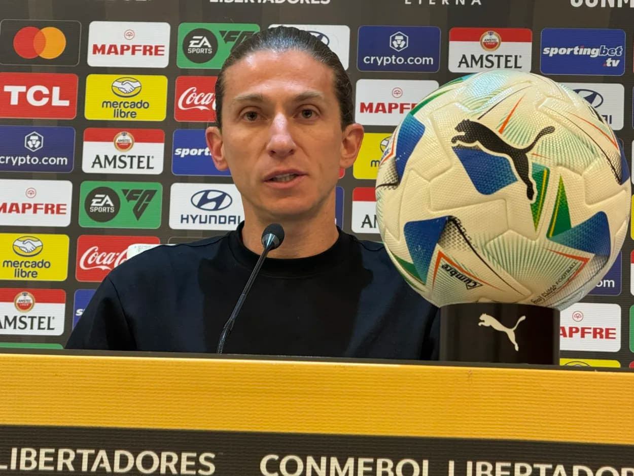 Filipe Luís sai em defesa de Samuel Lino após jogo do Flamengo