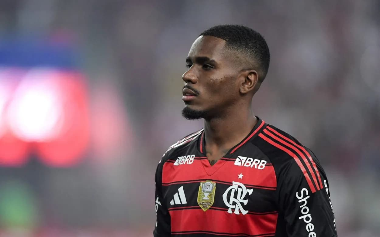 Volante topa transferência e Grêmio avança por Evertton Araújo, do Flamengo