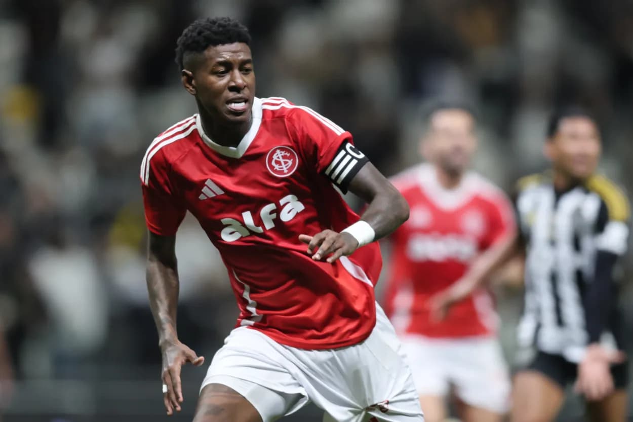 Flamengo avança por Vitão, acerta contrato até 2029