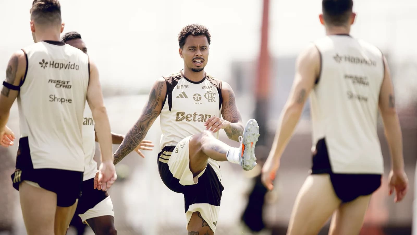 São Paulo desiste de Allan, e volante do Flamengo sai dos planos do Tricolor