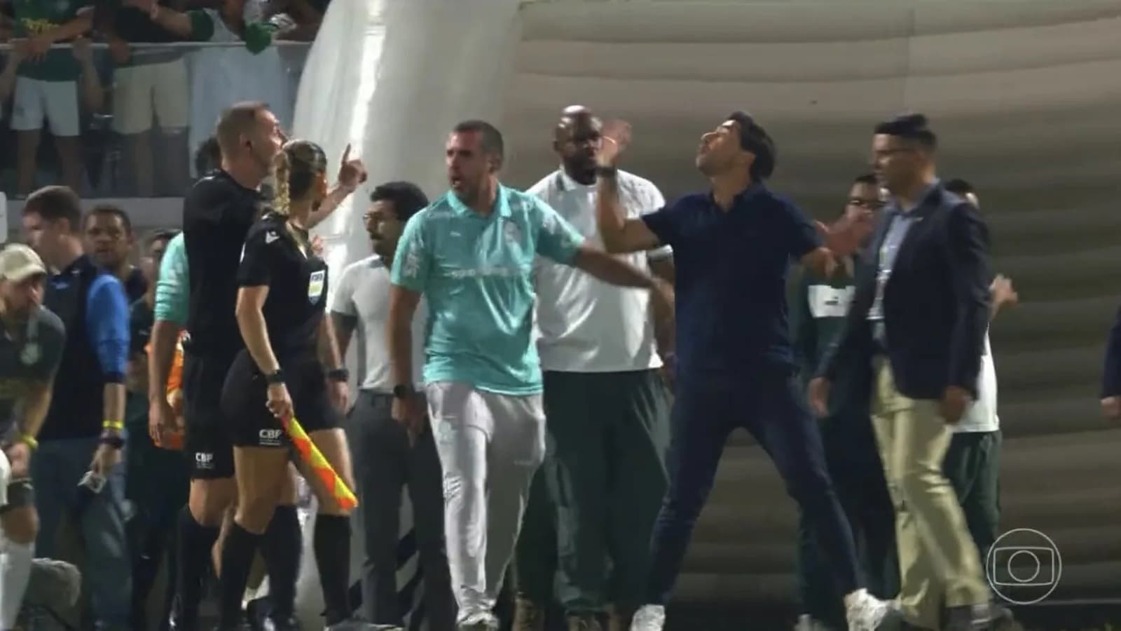 Palmeiras vê Abel Ferreira expulso após 2x1 e súmula revela motivo