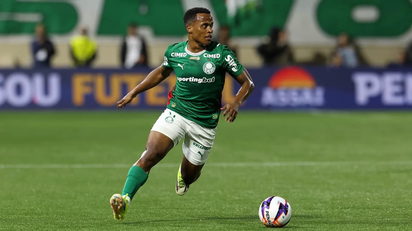 Palmeiras define jogo para possível estreia de Jhon Arias como titular