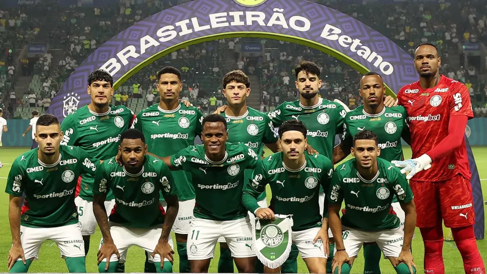 Newcastle e Liverpool disputam jogador do Palmeiras