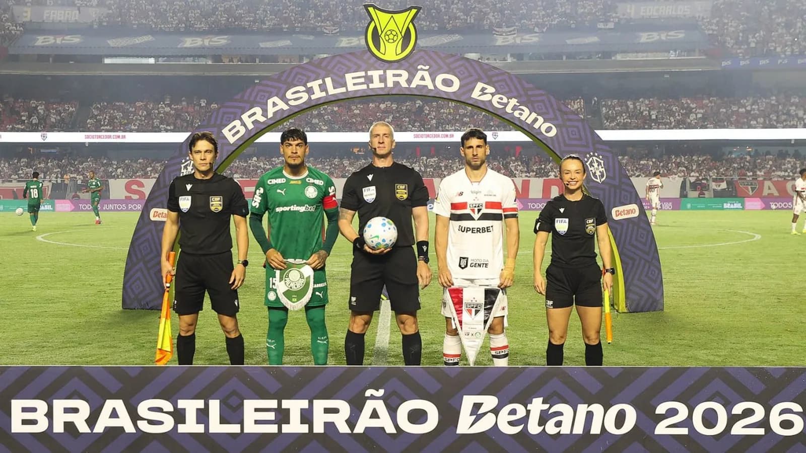 São Paulo vira freguês e Palmeiras amplia domínio no clássico