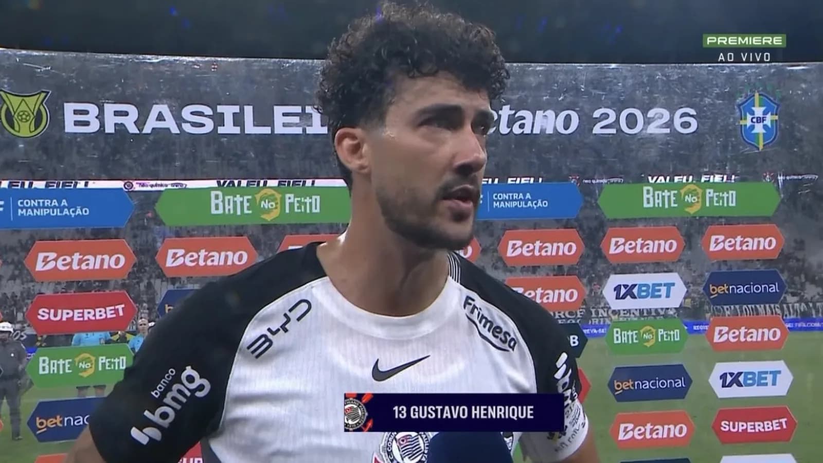 Gustavo Henrique vê “compensação” e critica arbitragem