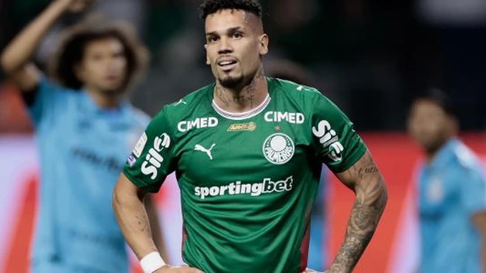 Paulinho emociona torcida do Palmeiras após retorno aos gramados