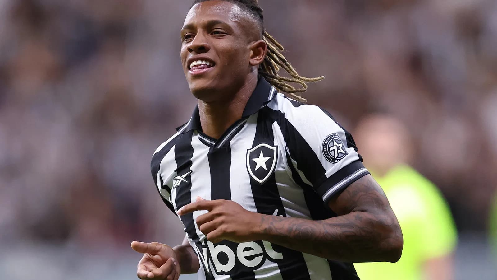 Palmeiras tenta tirar Danilo do Botafogo mesmo com resistência
