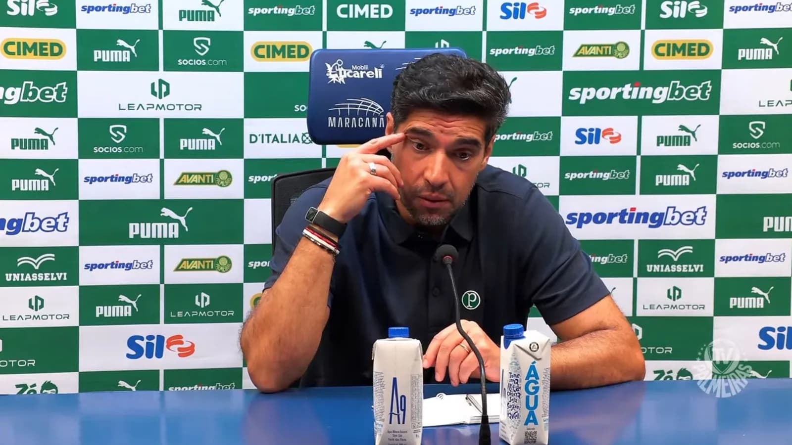 Abel Ferreira volta a citar final da Libertadores após expulsão rival