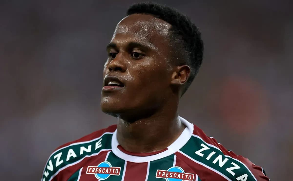 Arias deixa Fluminense sem resposta enquanto aguarda proposta para jogar na Europa