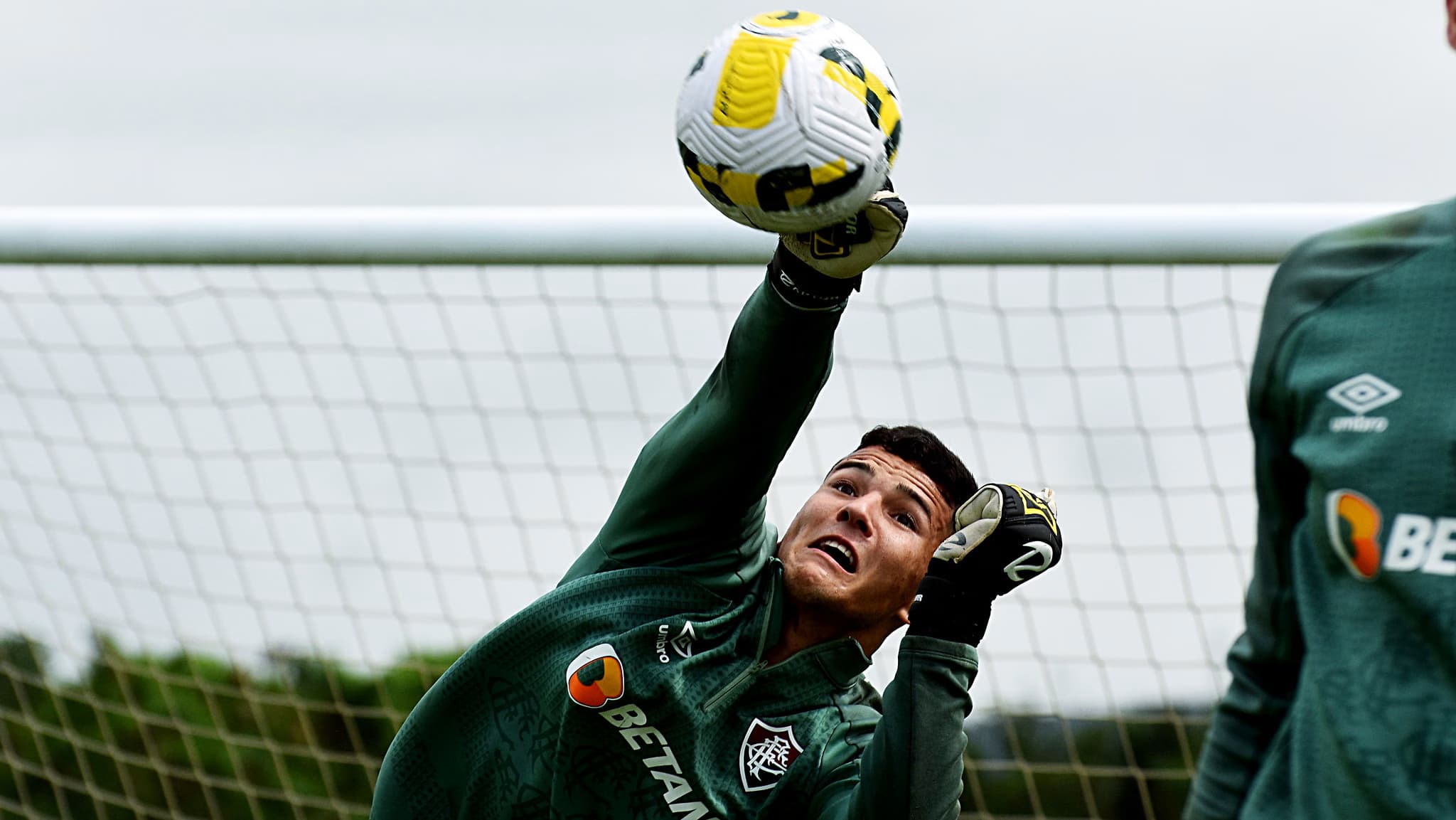 Fluminense recusa R$ 3 milhões do Botafogo e resolve emprestar goleiro para a Série B
