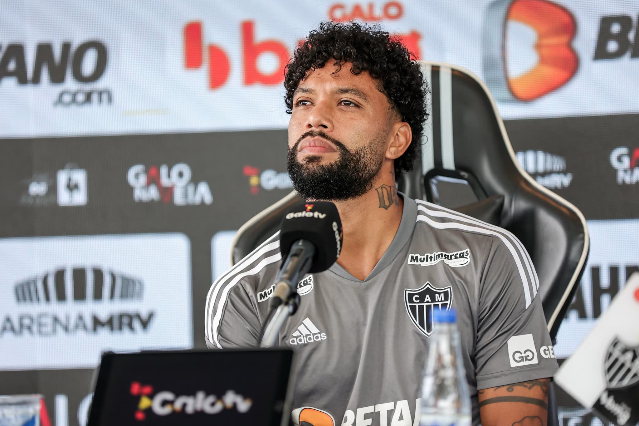 Fluminense encaminha contratação de Otávio, do Atlético-MG, que busca ex-Flamengo para lugar