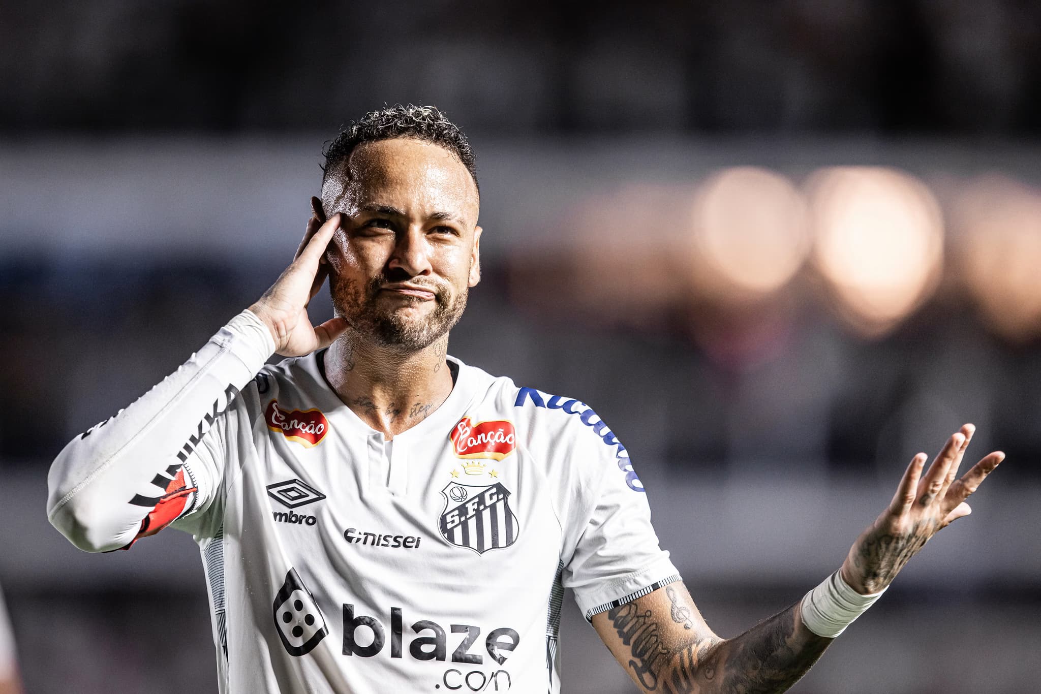 Neymar encerra silêncio após “susto” na torcida do Santos