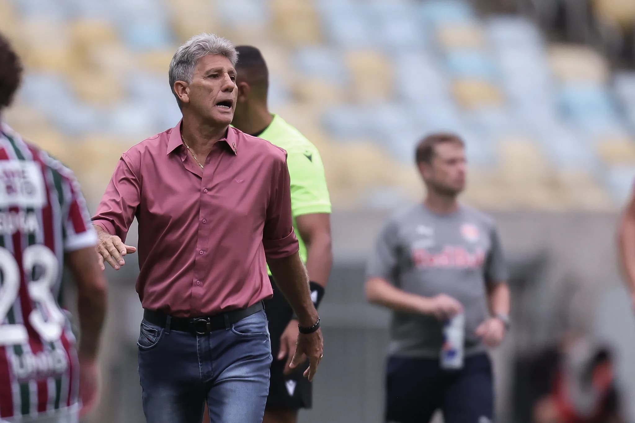 Fluminense vence Bragantino com emoção na estreia de Renato Portaluppi