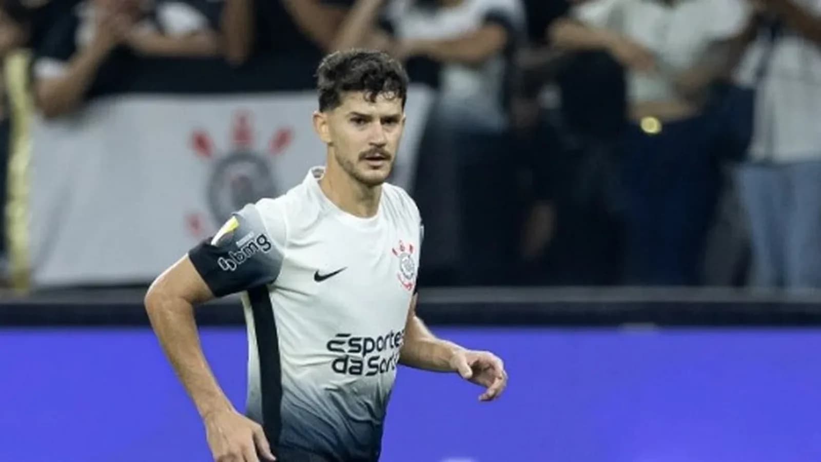 Corinthians barra investida do Atlético-GO e define futuro de Hugo Farias