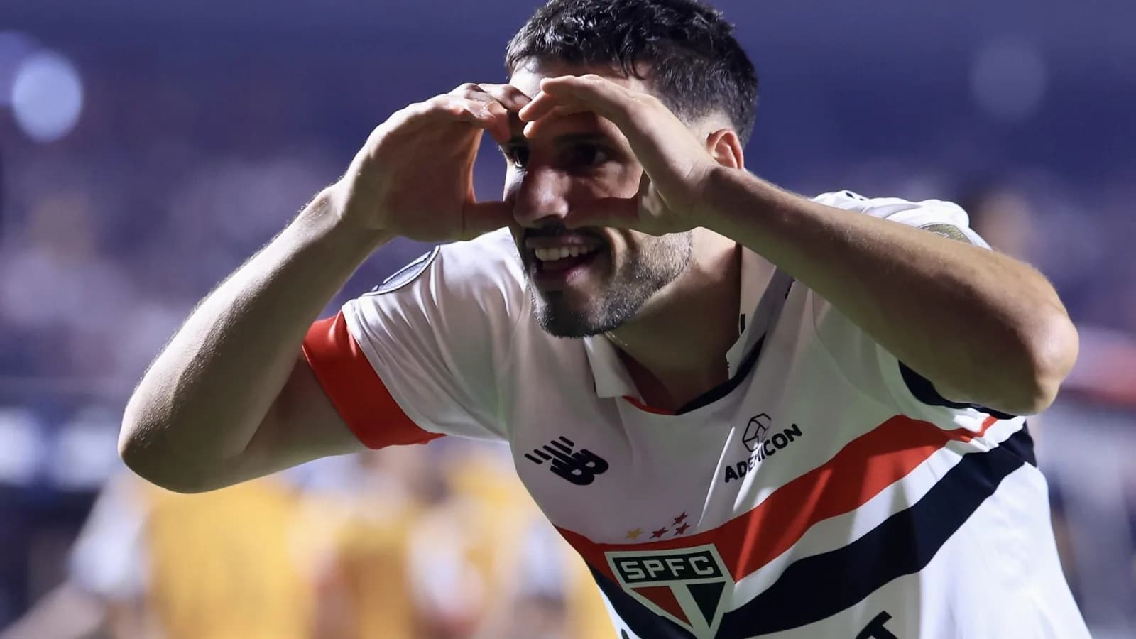 Flamengo entra na disputa por Calleri e monitora situação contratual