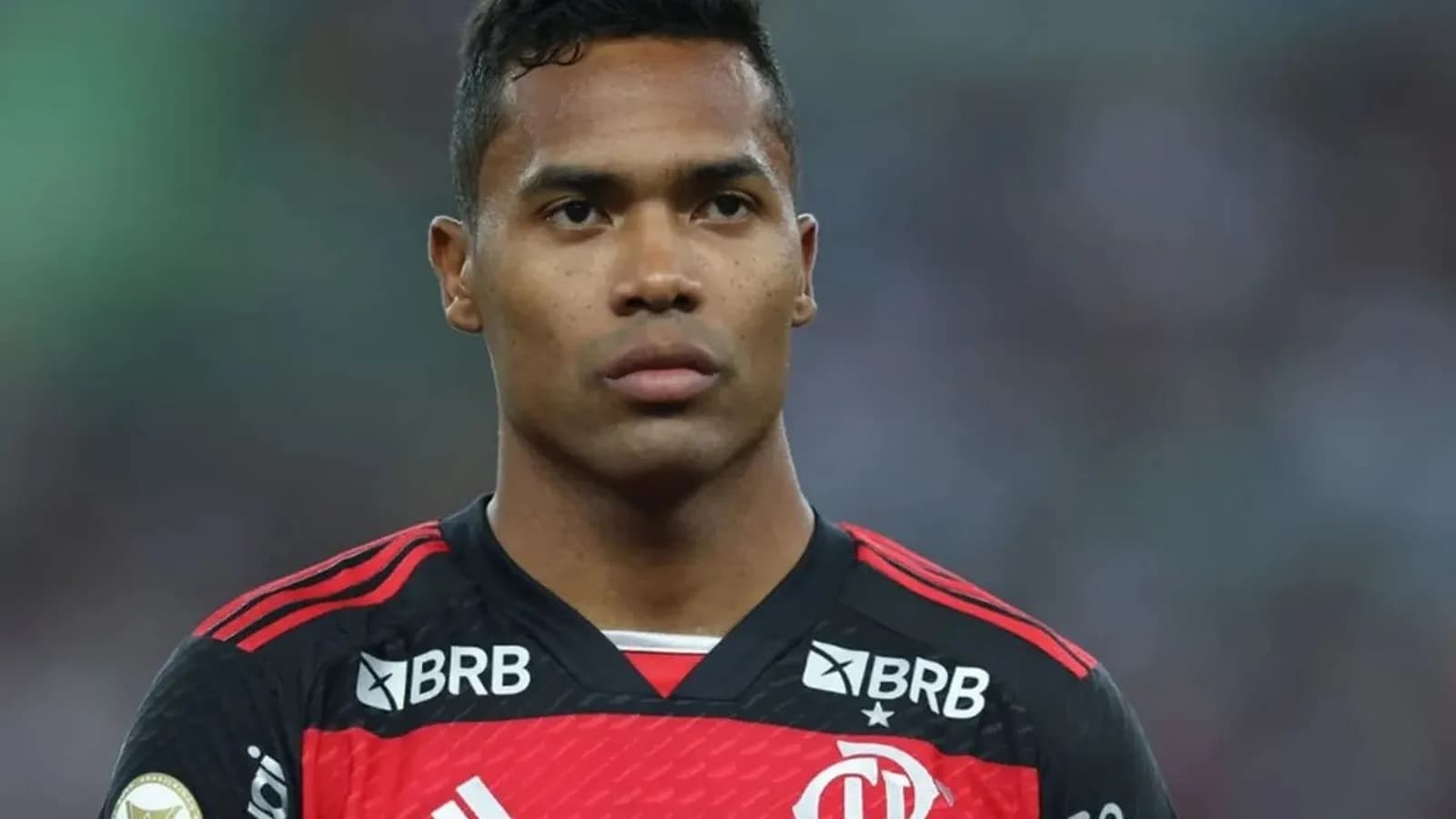 Flamengo aguarda decisão de Alex Sandro sobre permanência