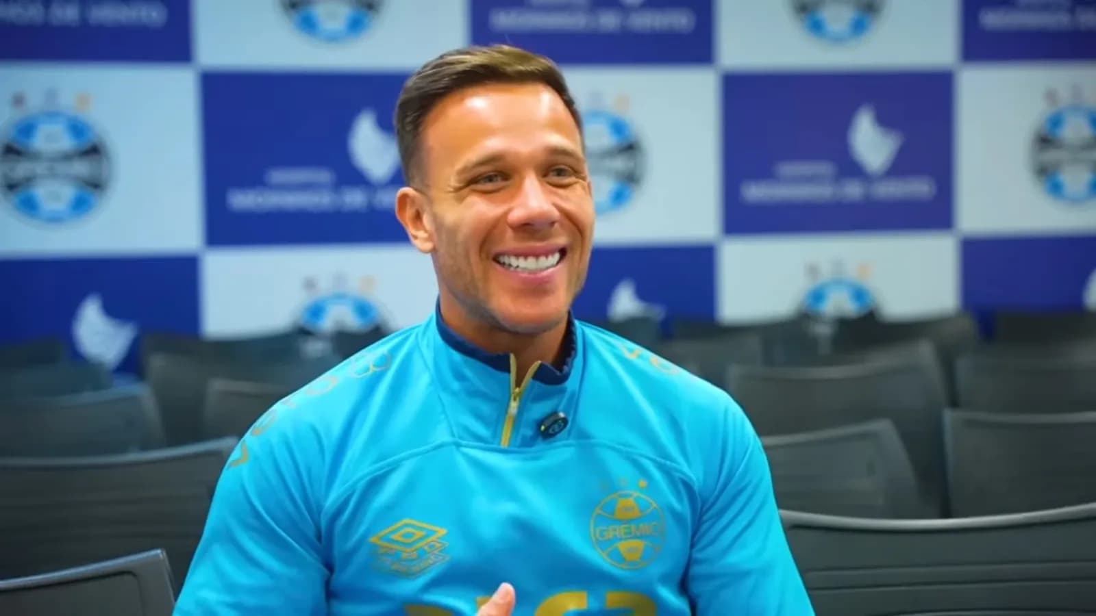 Corinthians define plano por Arthur, mas salário trava negociação