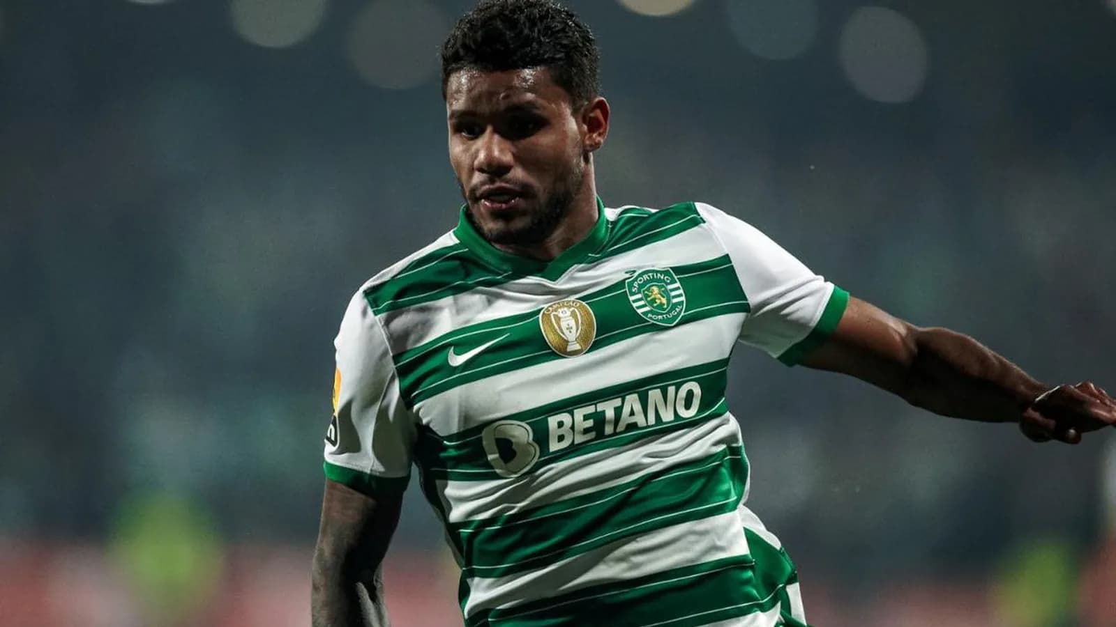 Corinthians mira Matheus Reis e condiciona avanço a negócio sem custos