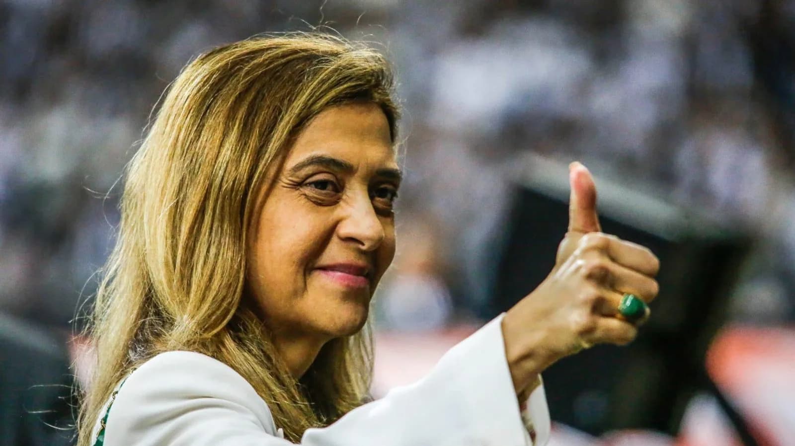 Leila Pereira entra em cena e Palmeiras pode fechar com zagueiro de 2 metros