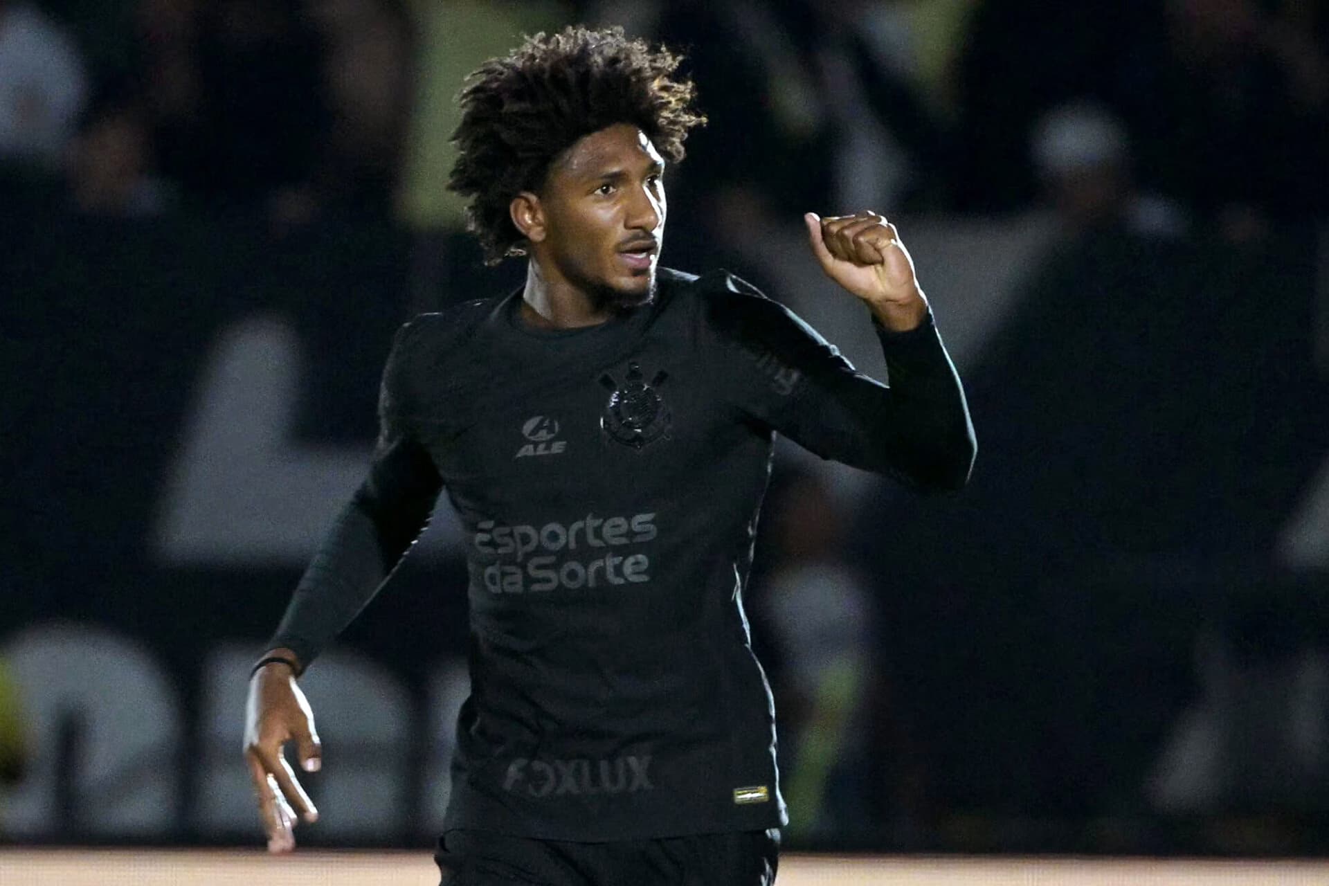 Talles Magno vai aos microfones após empate do Corinthians diante da Portuguesa