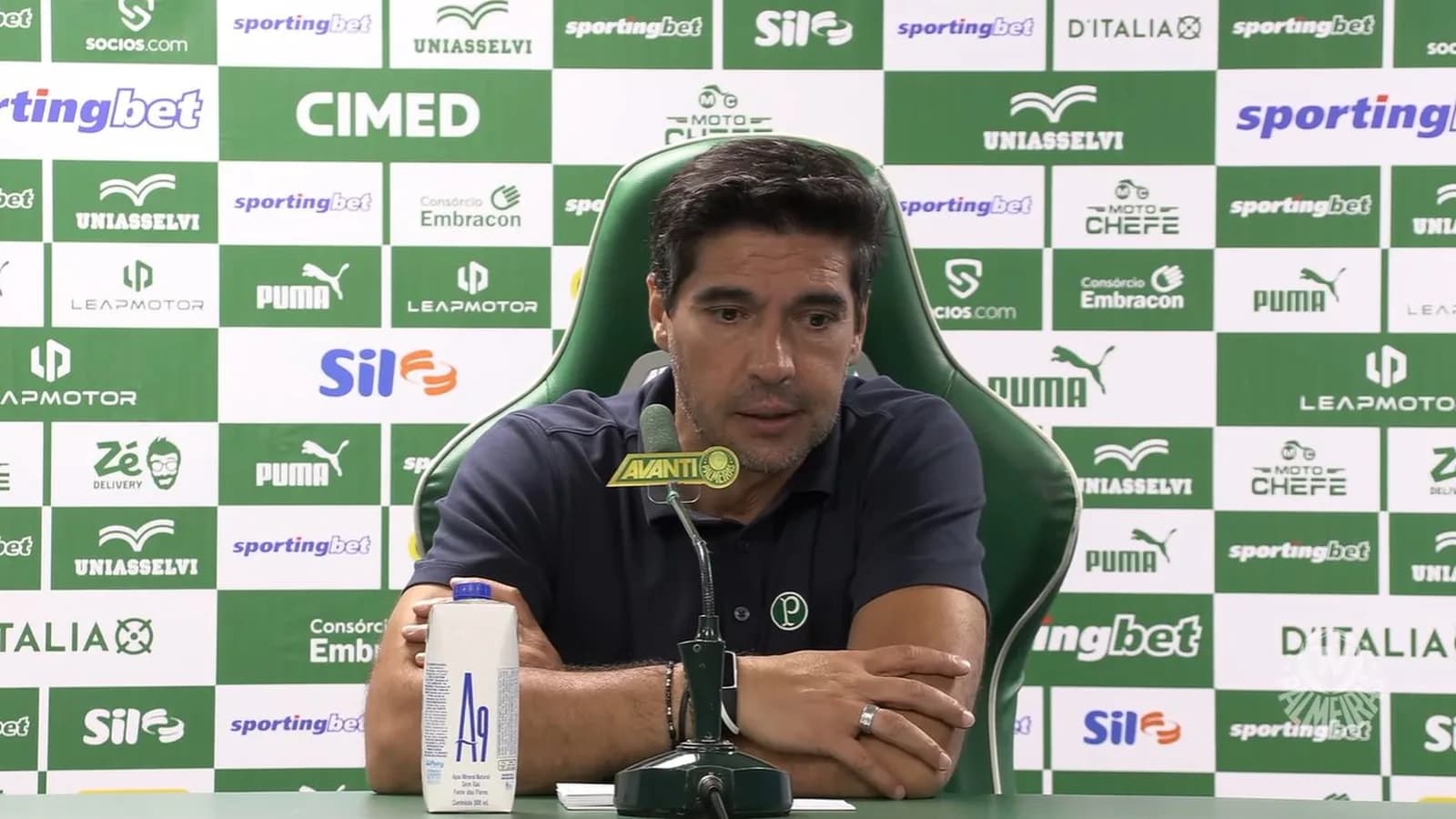 Abel Ferreira elogia Paulinho após atuação pelo Palmeiras