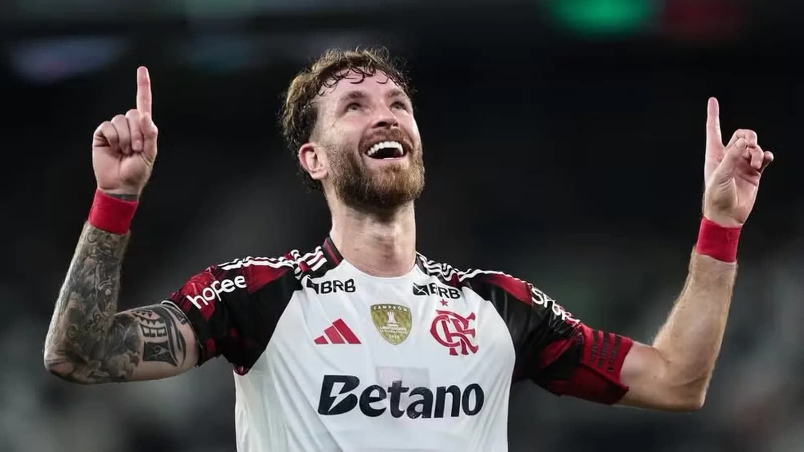 Flamengo recebe proposta oficial do Besiktas por Léo Pereira