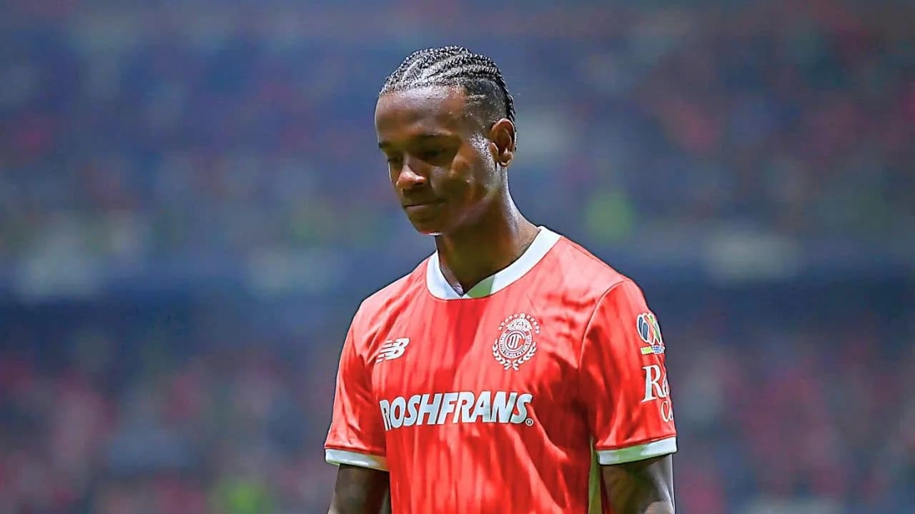 Helinho comunica seu futuro no Toluca e Corinthians é avisado