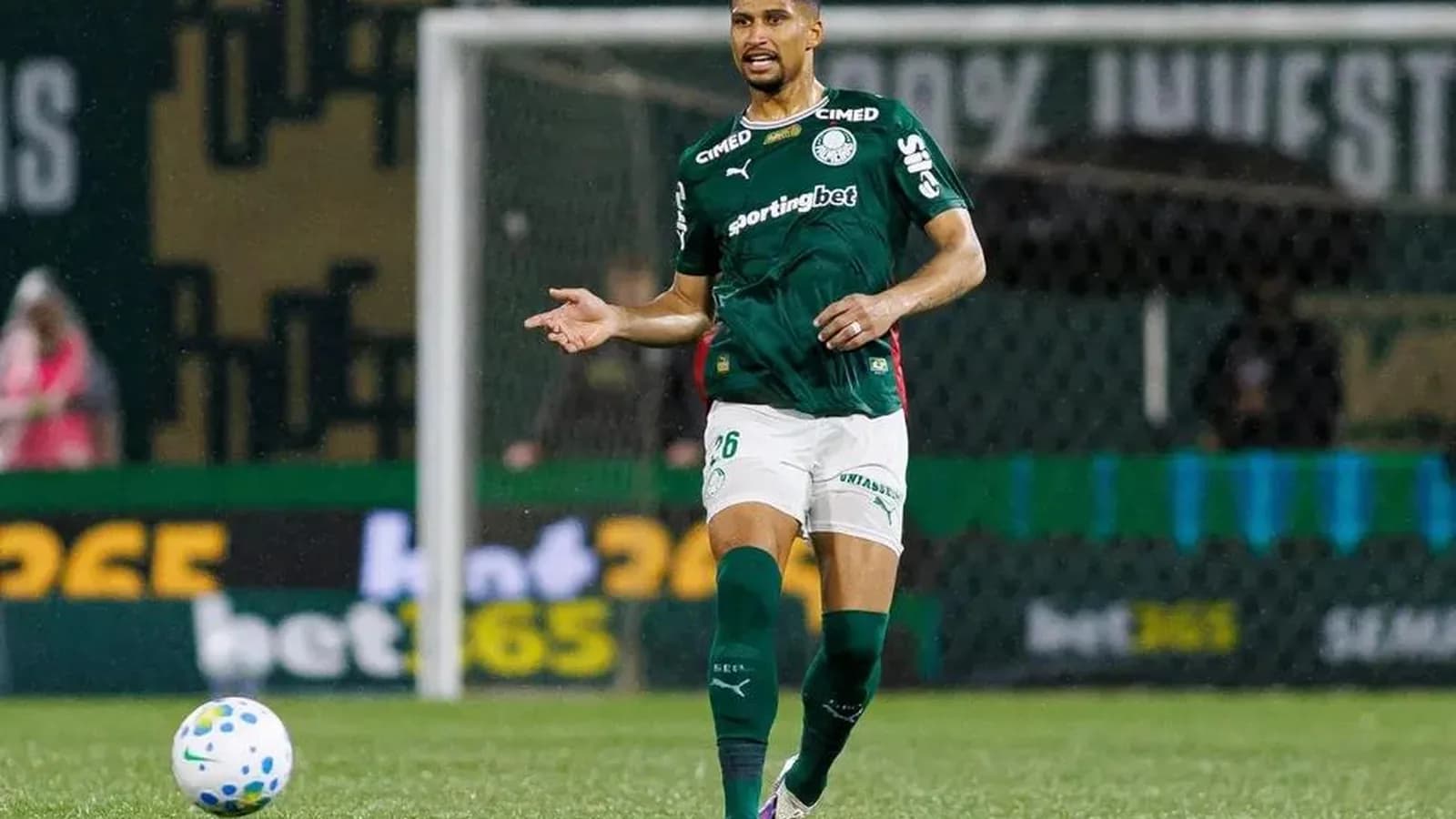 Palmeiras decide após investida do Vasco por Murilo