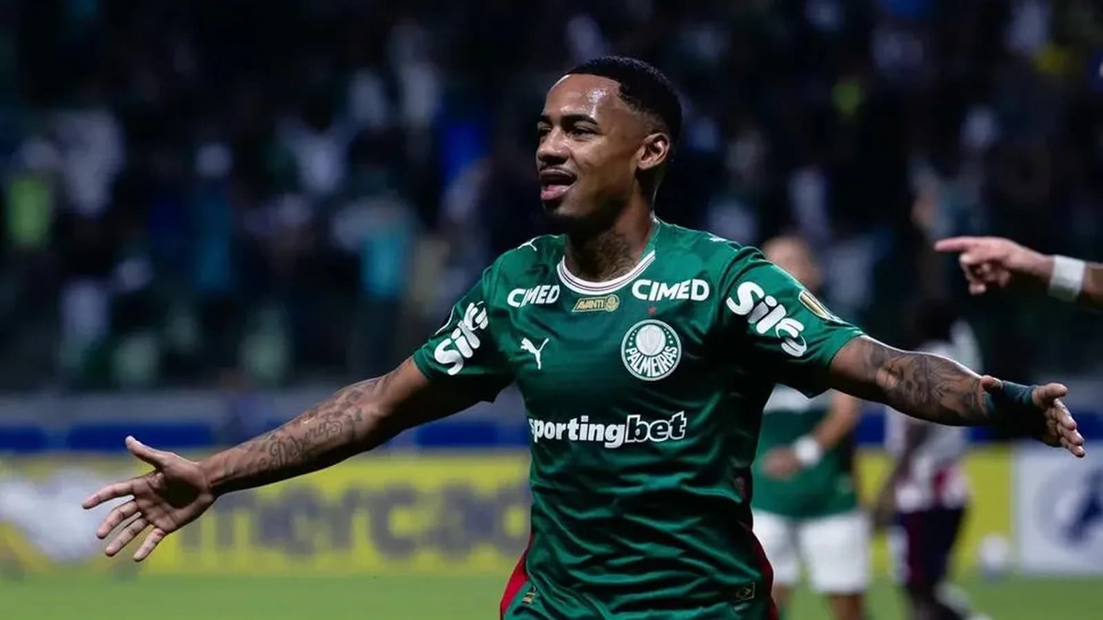 Palmeiras bate o martelo após nova investida do Aston Villa por Allan