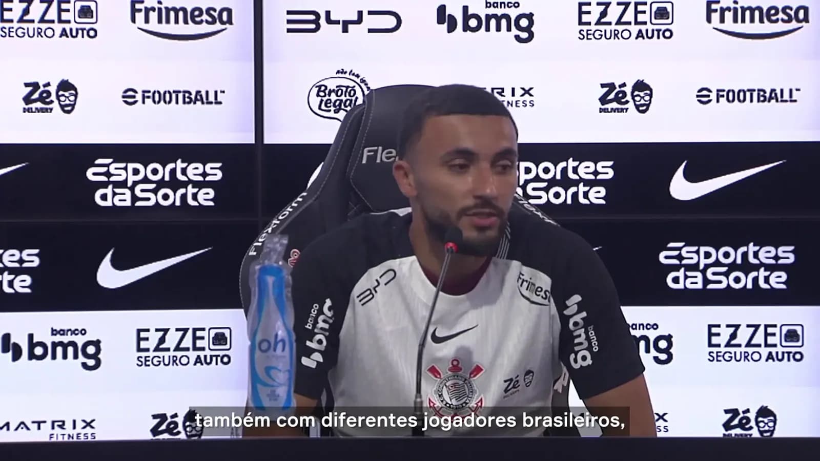 Bastidores expõem falta de espaço de Labyad Zakaria