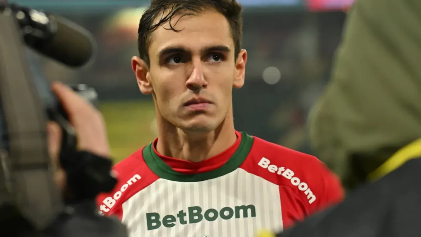 Corinthians consulta Lucas Fasson e monitora mercado para a defesa