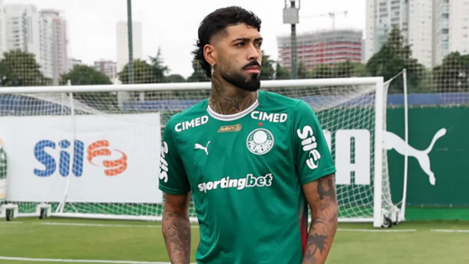 Palmeiras tem Alexander Barboza no topo de duas estatísticas defensivas desde a estreia