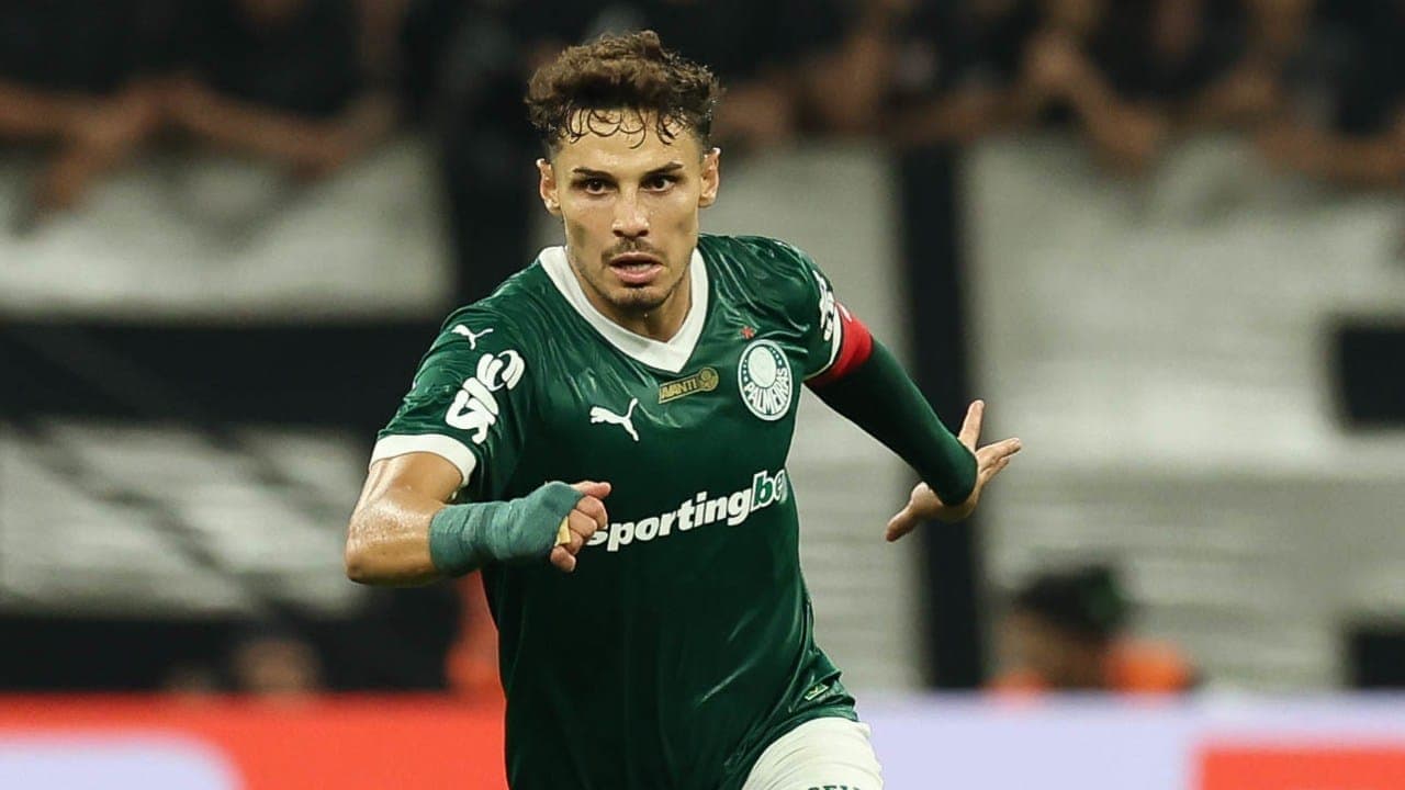 Estafe revela se Raphael Veiga pediu para sair do Palmeiras
