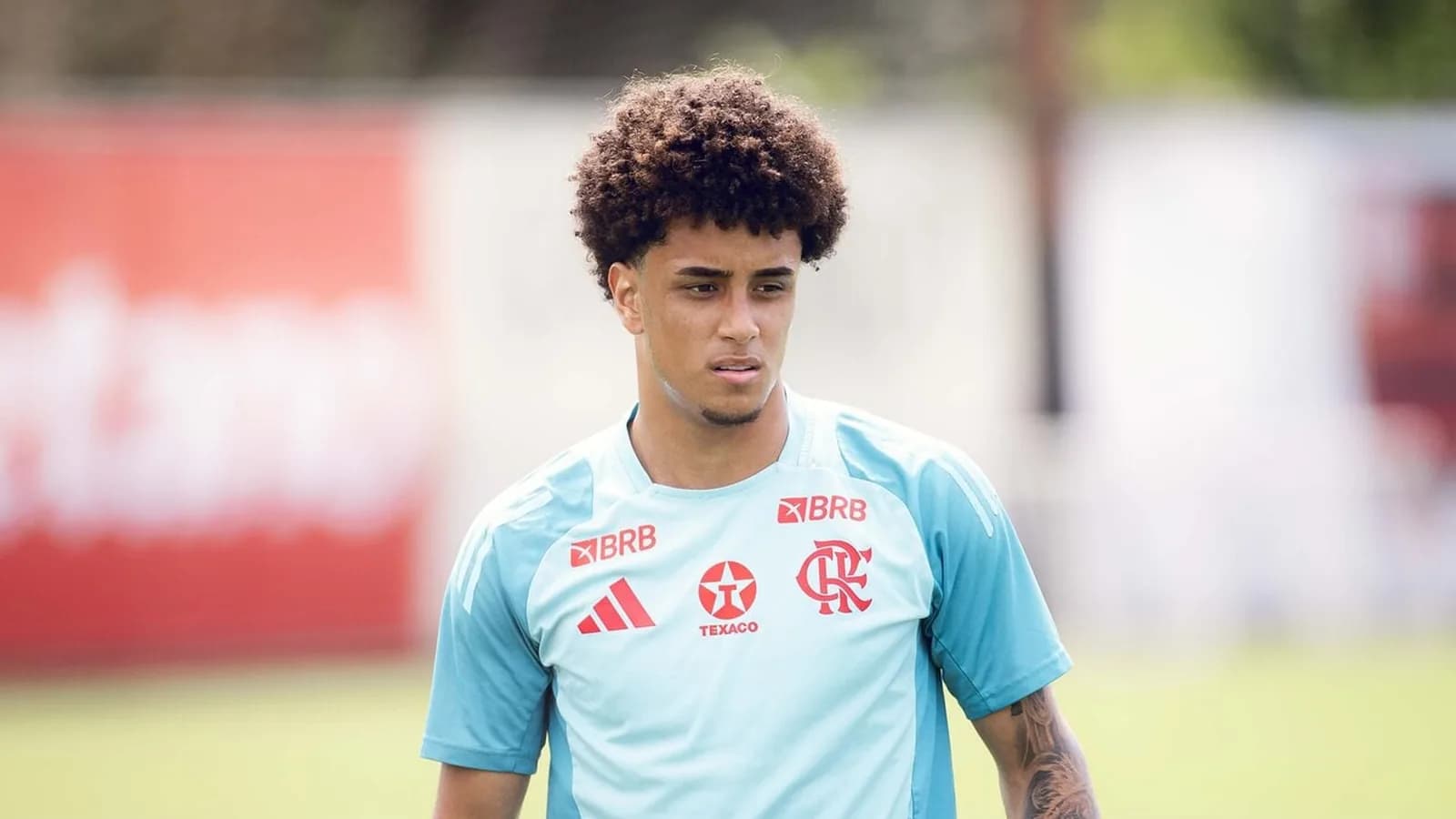 Corinthians monitora Ryan Roberto e disputa joia do Flamengo