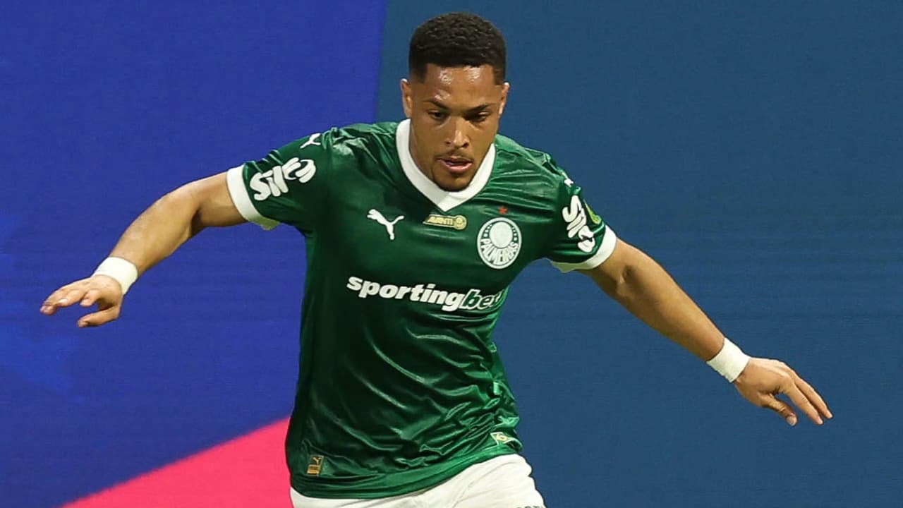 Vitor Roque manda recado sobre decisão entre Palmeiras e Corinthians