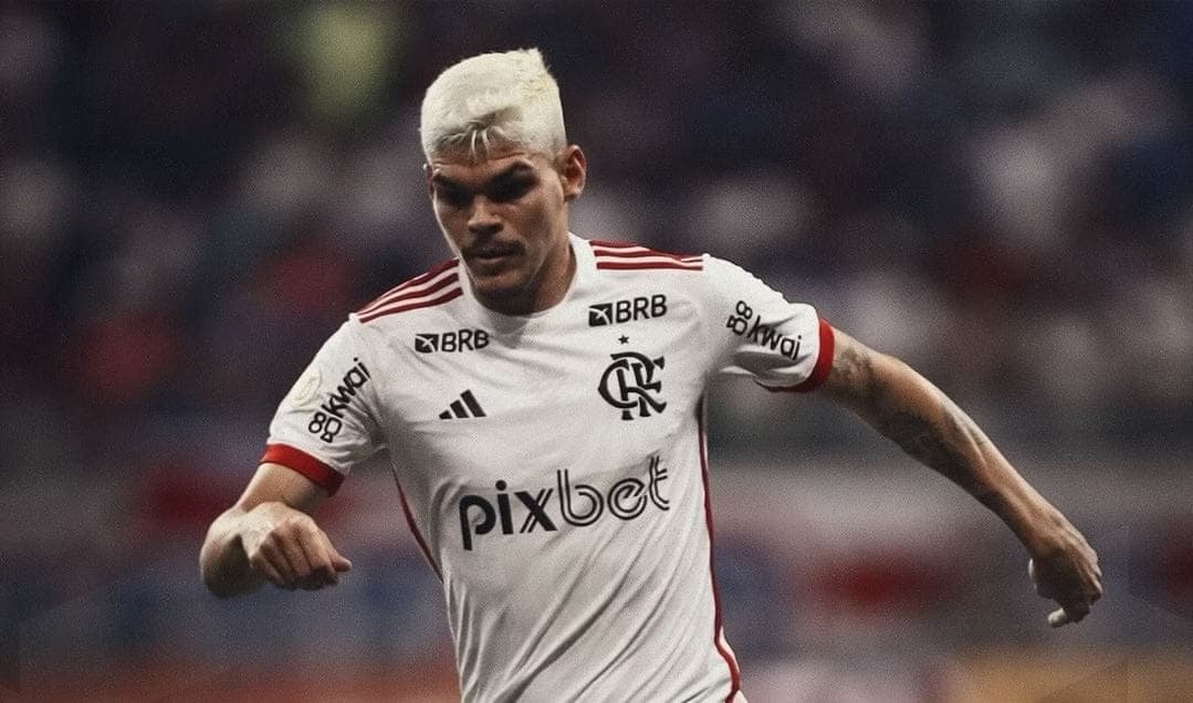 Flamengo informa sua decisão final após Grêmio tentar contratação de Ayrton Lucas