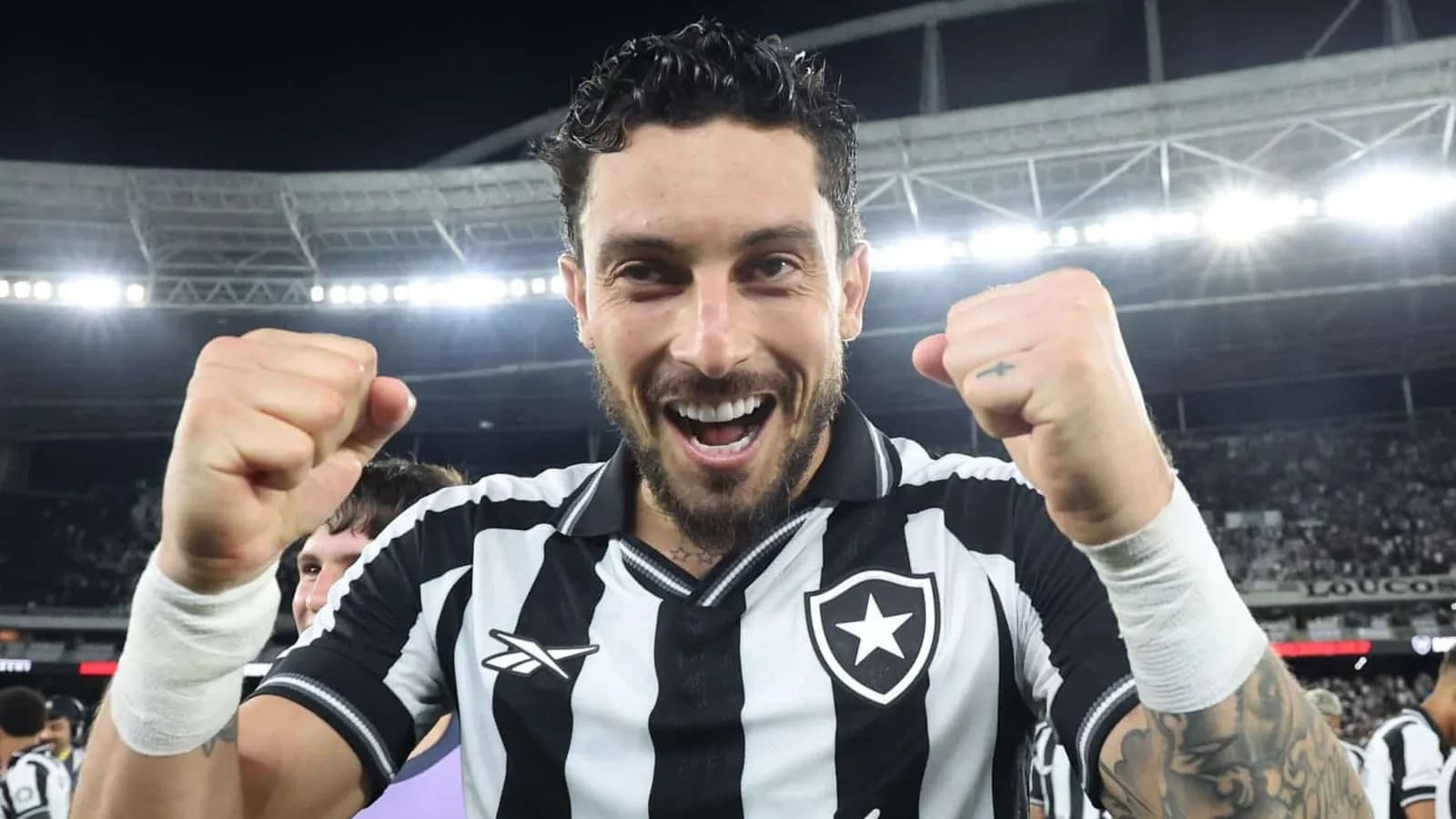 Palmeiras prepara limpa no Botafogo com Alex Telles e mais 3 reforços
