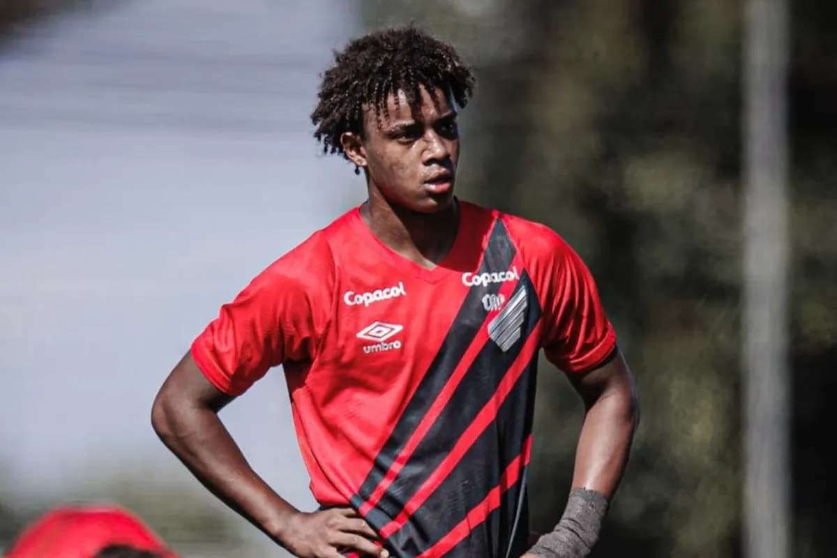 Palmeiras demonstra interesse em joia do Athletico-PR