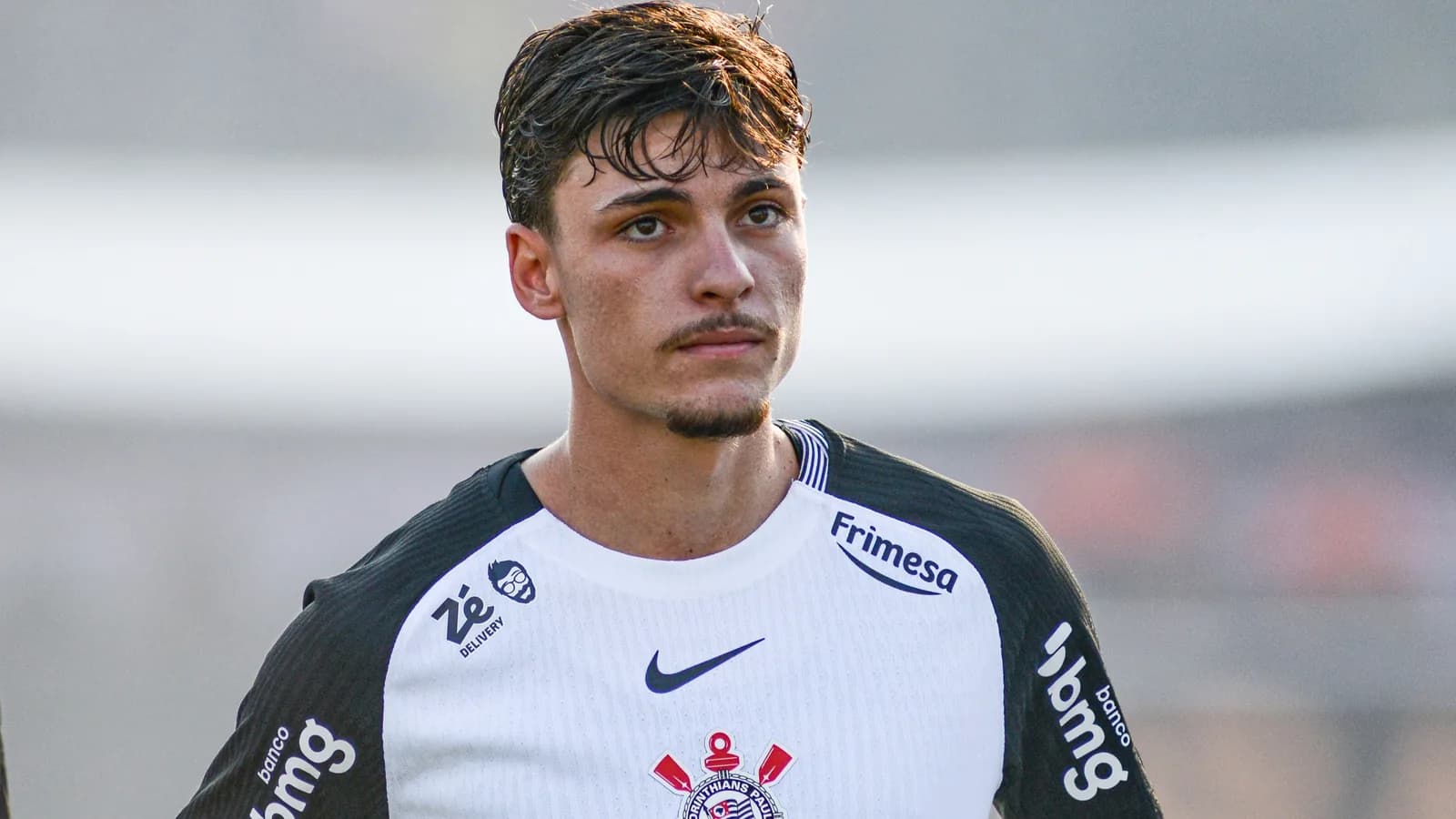 Corinthians recebe resposta do estafe de Breno Bidon sobre saída à Europa